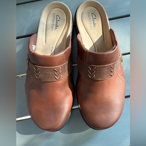 Clarks Women's Tan Mules with Stitch Detail - Picture 1 of 5